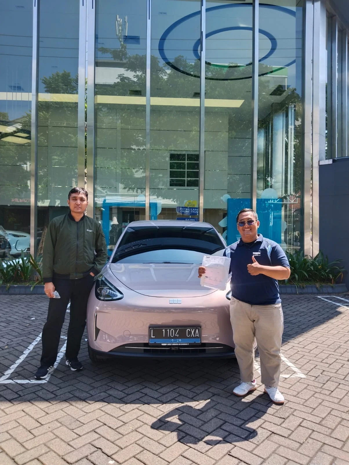 Dokumentasi serah terima unit Geely Ambara Gubeng Surabaya