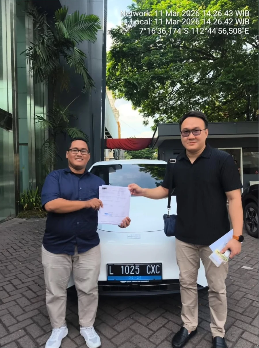 Dokumentasi serah terima unit Geely Ambara Gubeng Surabaya