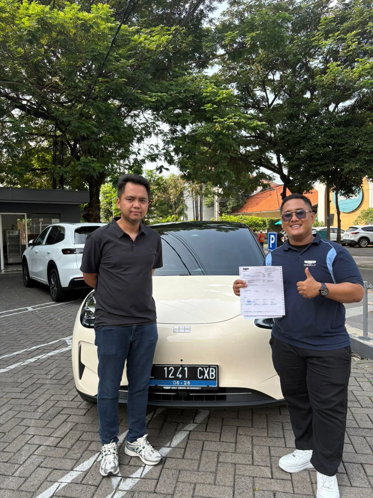 Dokumentasi serah terima unit Geely Ambara Gubeng Surabaya